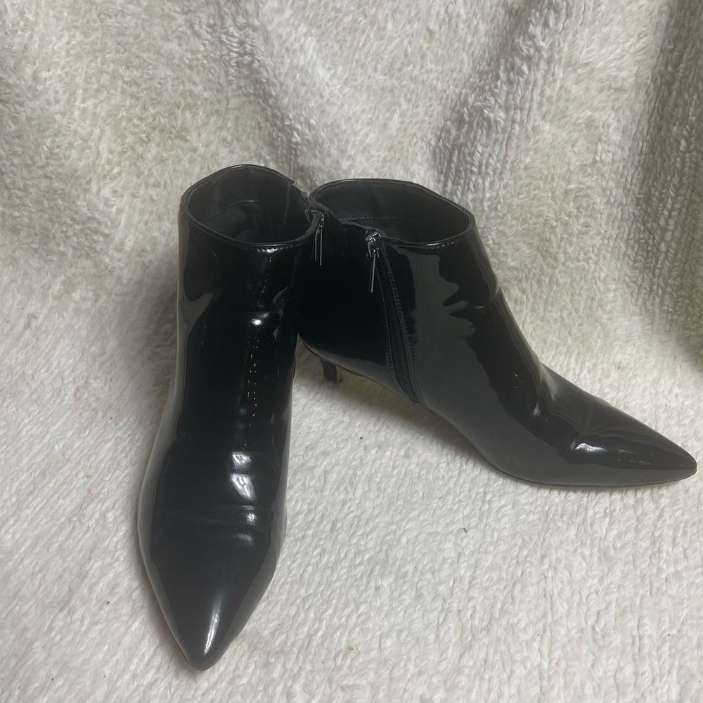 Comfortview Medith synthetic patent Black Ankle Boots kitten heels .SZ10W